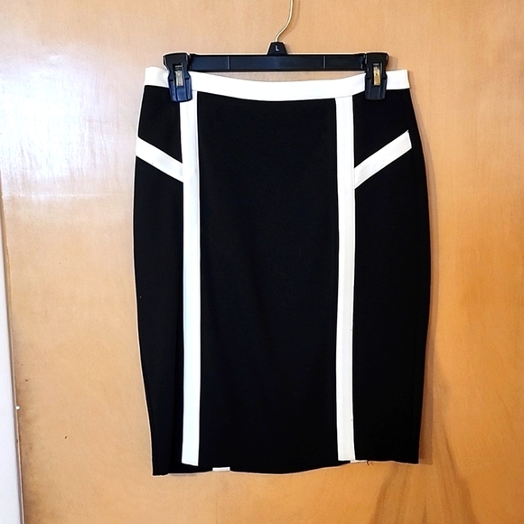 Carmen Marc Valvo Dresses & Skirts - Skirt back and white size 4